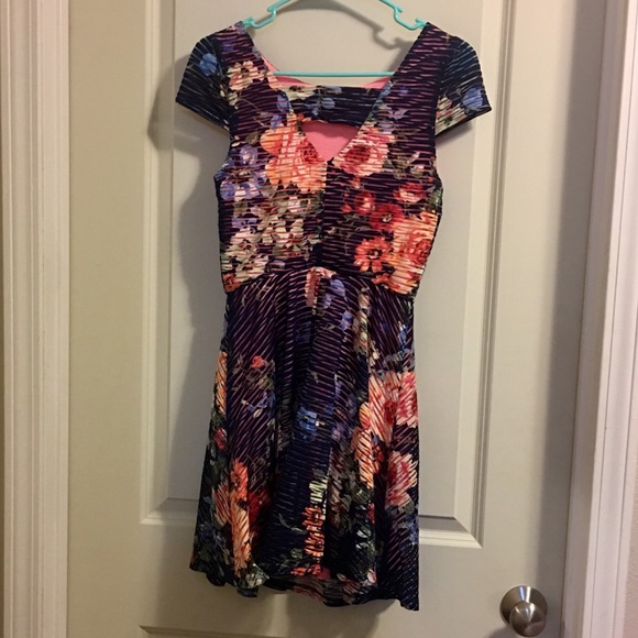 Emerald Sundae Floral Dress EUC. Small Juniors. - Picture 2 of 8
